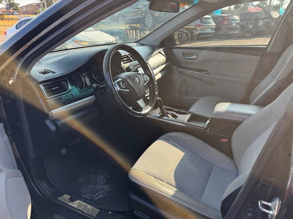 Used 2017 Toyota Camry SE FWD image 10