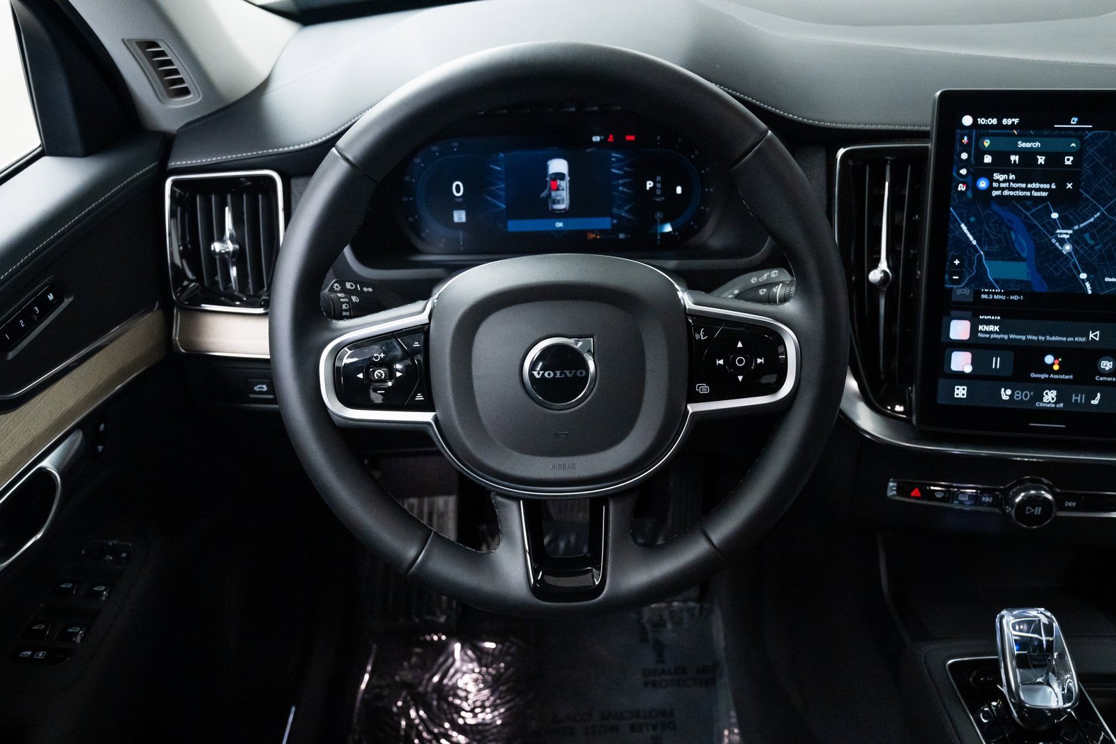 Used 2025 Volvo XC90 B6 Plus image 12