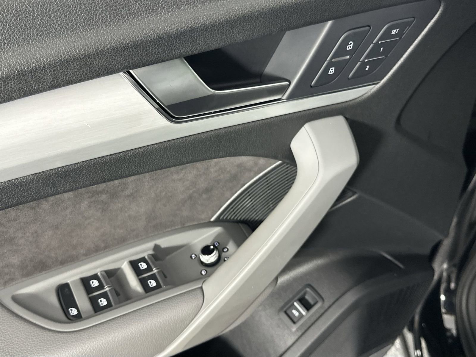 Used 2018 Audi SQ5 Prestige w/ Prestige Package image 17