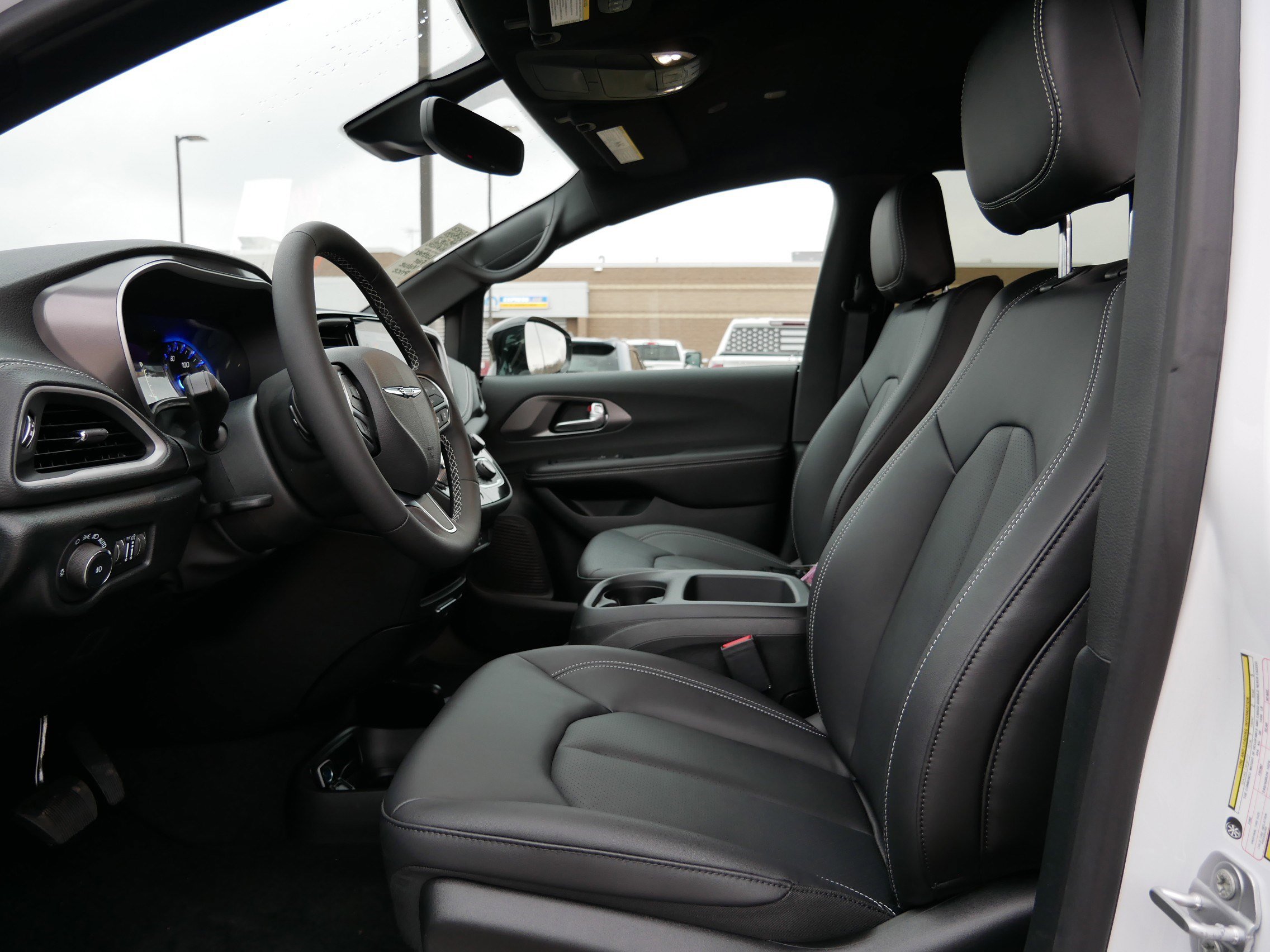 New 2026 Chrysler Pacifica Select image 6