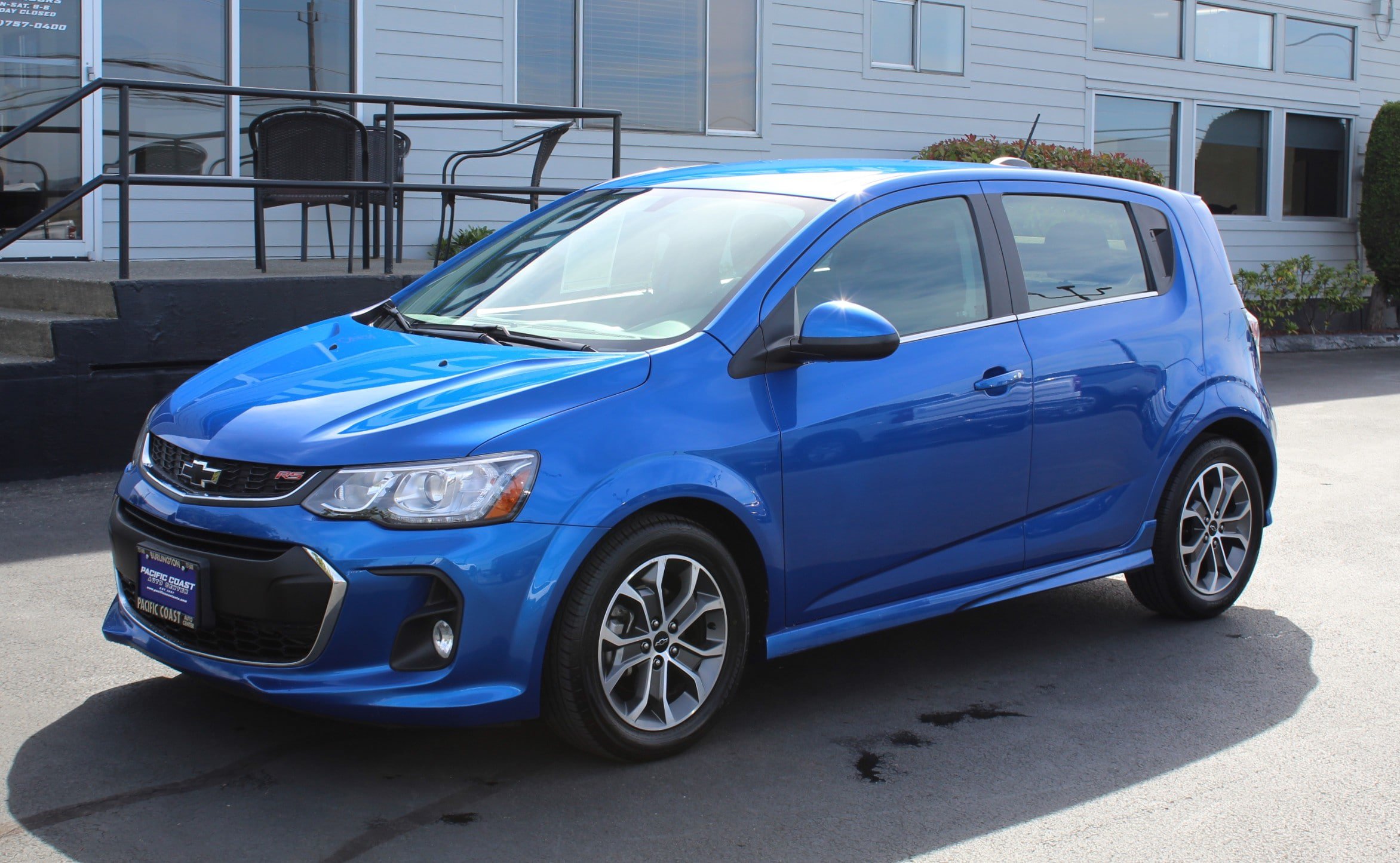 Used 2018 Chevrolet Sonic LT w/ Convenience Package FWD image 2
