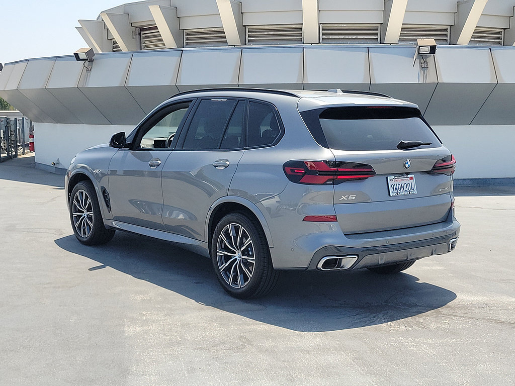 Used 2026 BMW X5 sDrive40i w/ M Sport Package RWD image 2