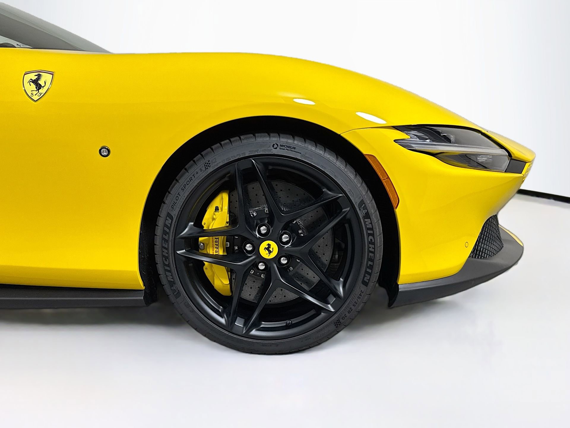 Certified 2025 Ferrari Roma Spider RWD image 28