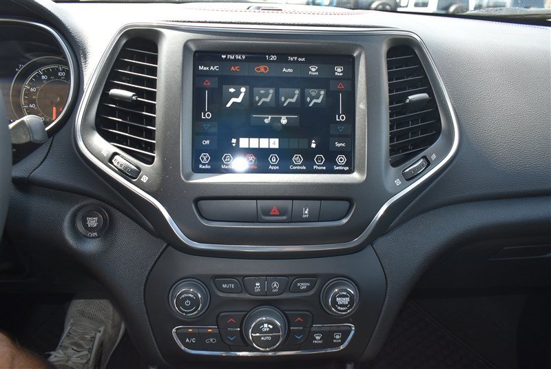 Used 2022 Jeep Cherokee Trailhawk AWD/4WD image 17