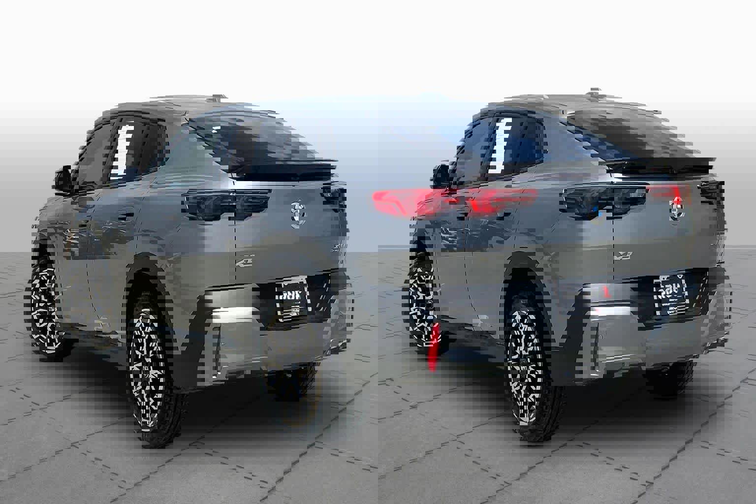 Used 2025 BMW X2 xDrive28i AWD/4WD image 11