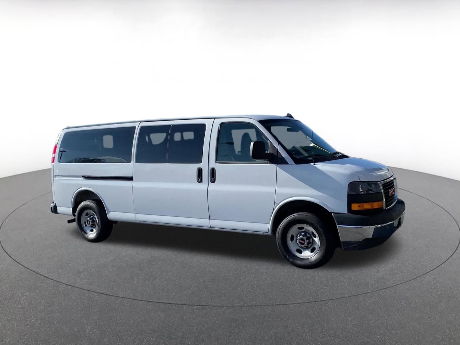 Used 2025 GMC Savana 3500 LT w/ LT Preferred Equipment Group image 2