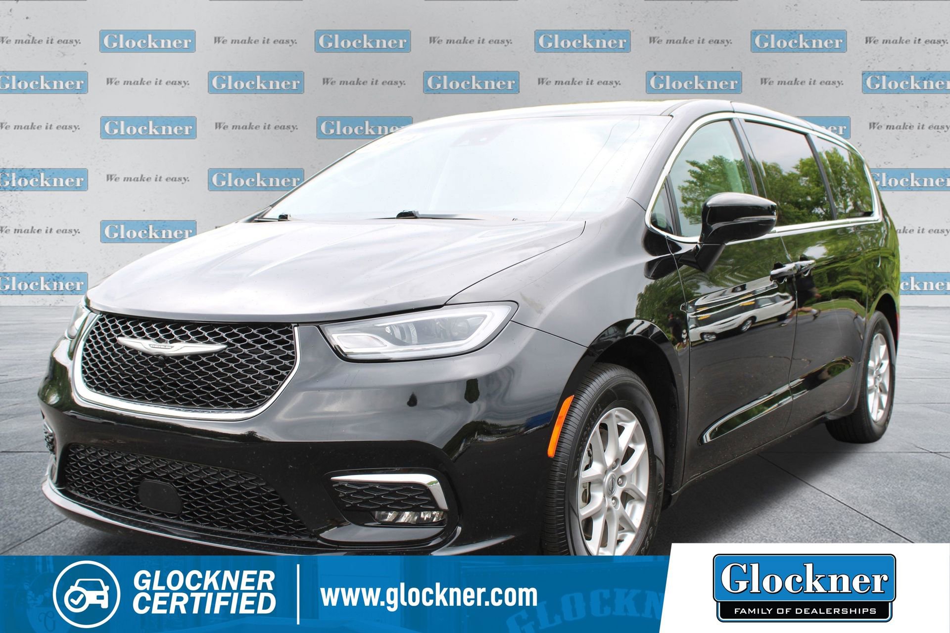 Used 2024 Chrysler Pacifica Touring-L FWD image 1