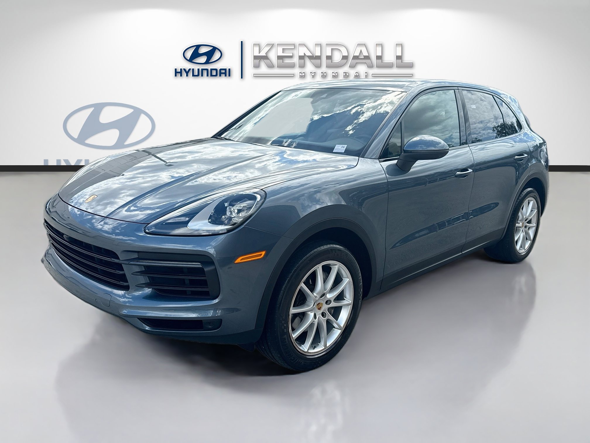 Used 2020 Porsche Cayenne w/ Premium Package AWD/4WD image 3