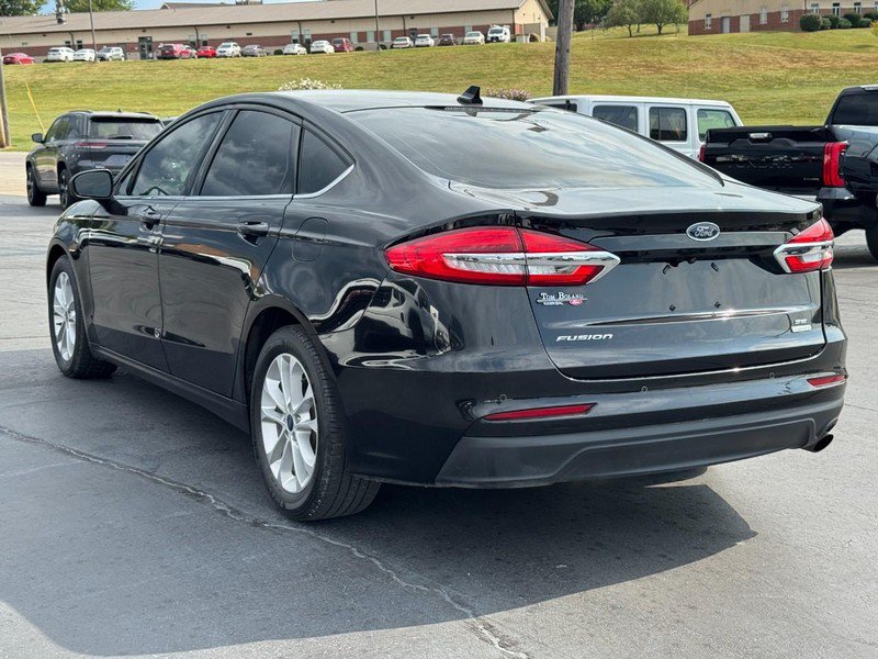 Used 2020 Ford Fusion SE FWD image 6