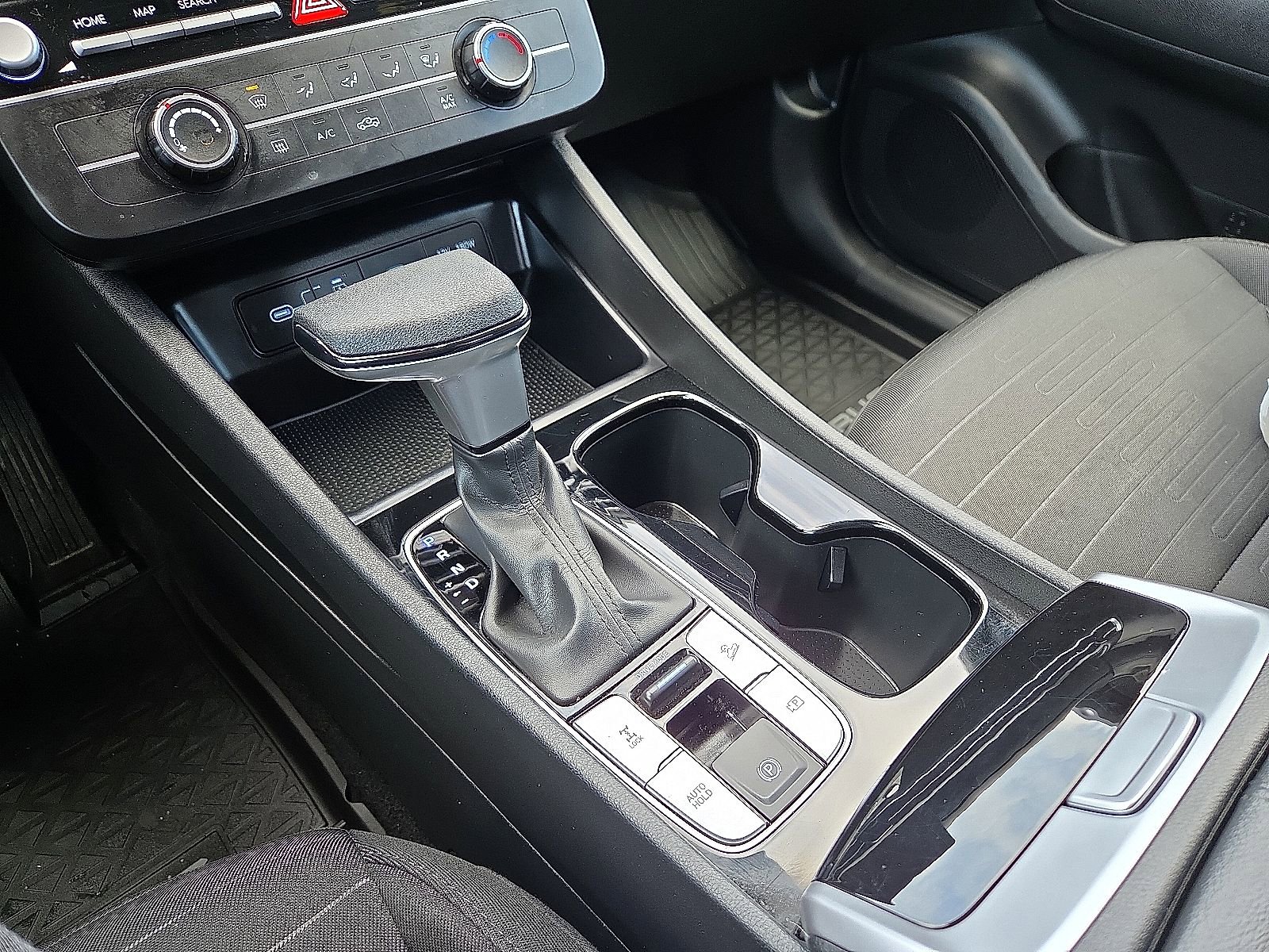 Used 2025 Hyundai Santa Cruz SE image 25