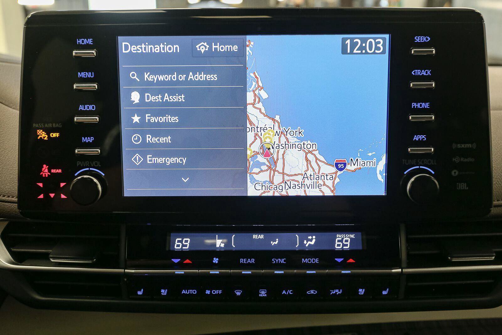 Used 2023 Toyota Sienna Platinum AWD/4WD image 28