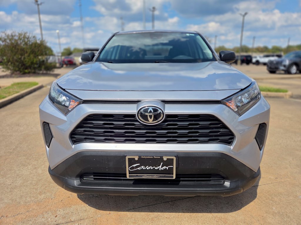 Used 2022 Toyota RAV4 LE FWD image 2