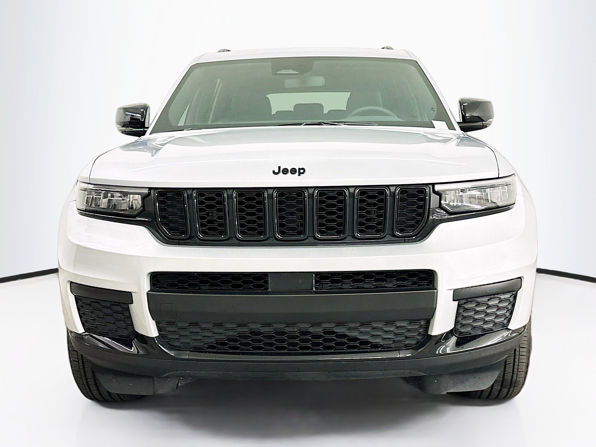 Used 2024 Jeep Grand Cherokee L Laredo image 2