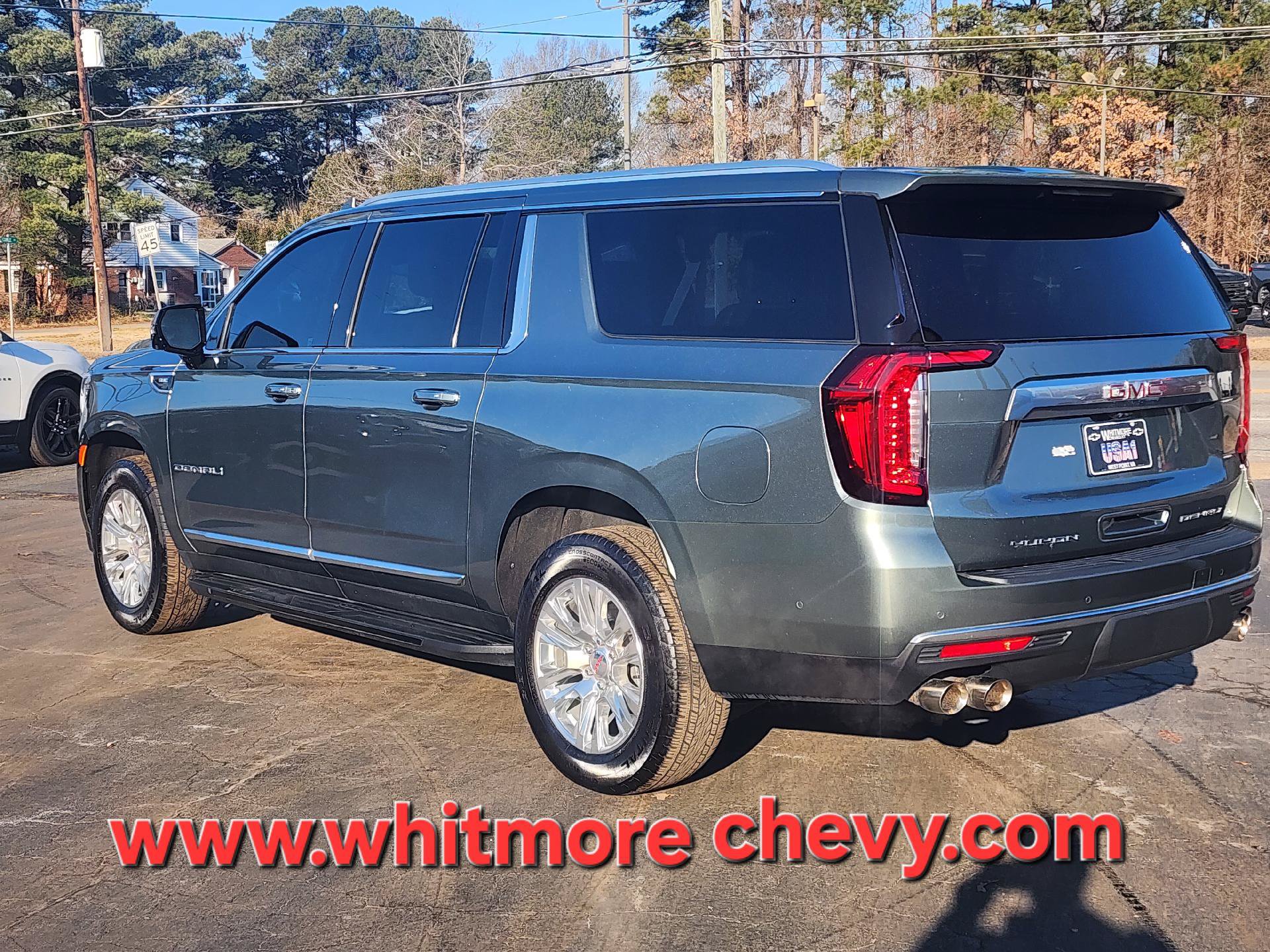 Used 2024 GMC Yukon XL Denali w/ Advanced Technology Package AWD/4WD image 4