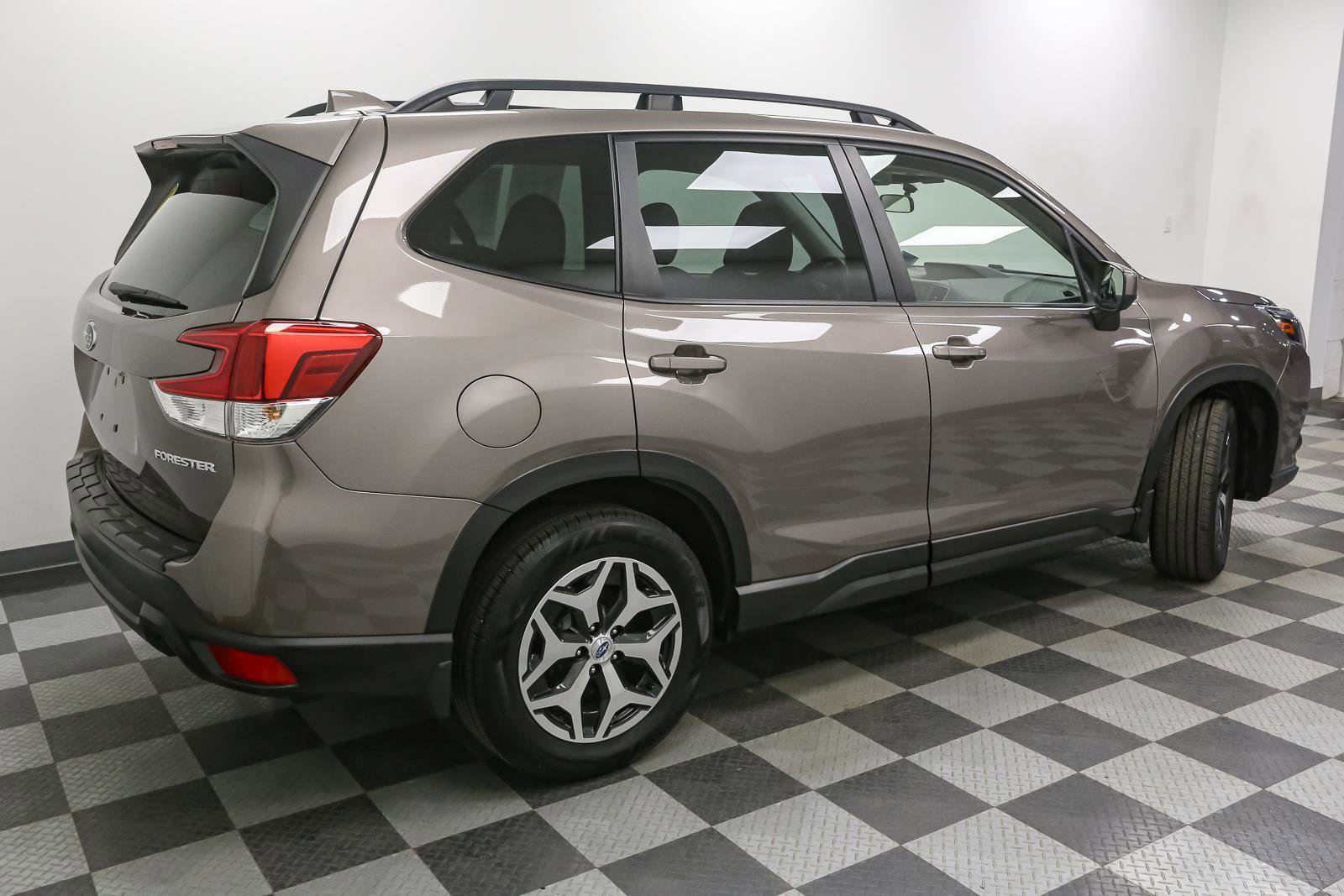 Used 2023 Subaru Forester Premium AWD/4WD image 9