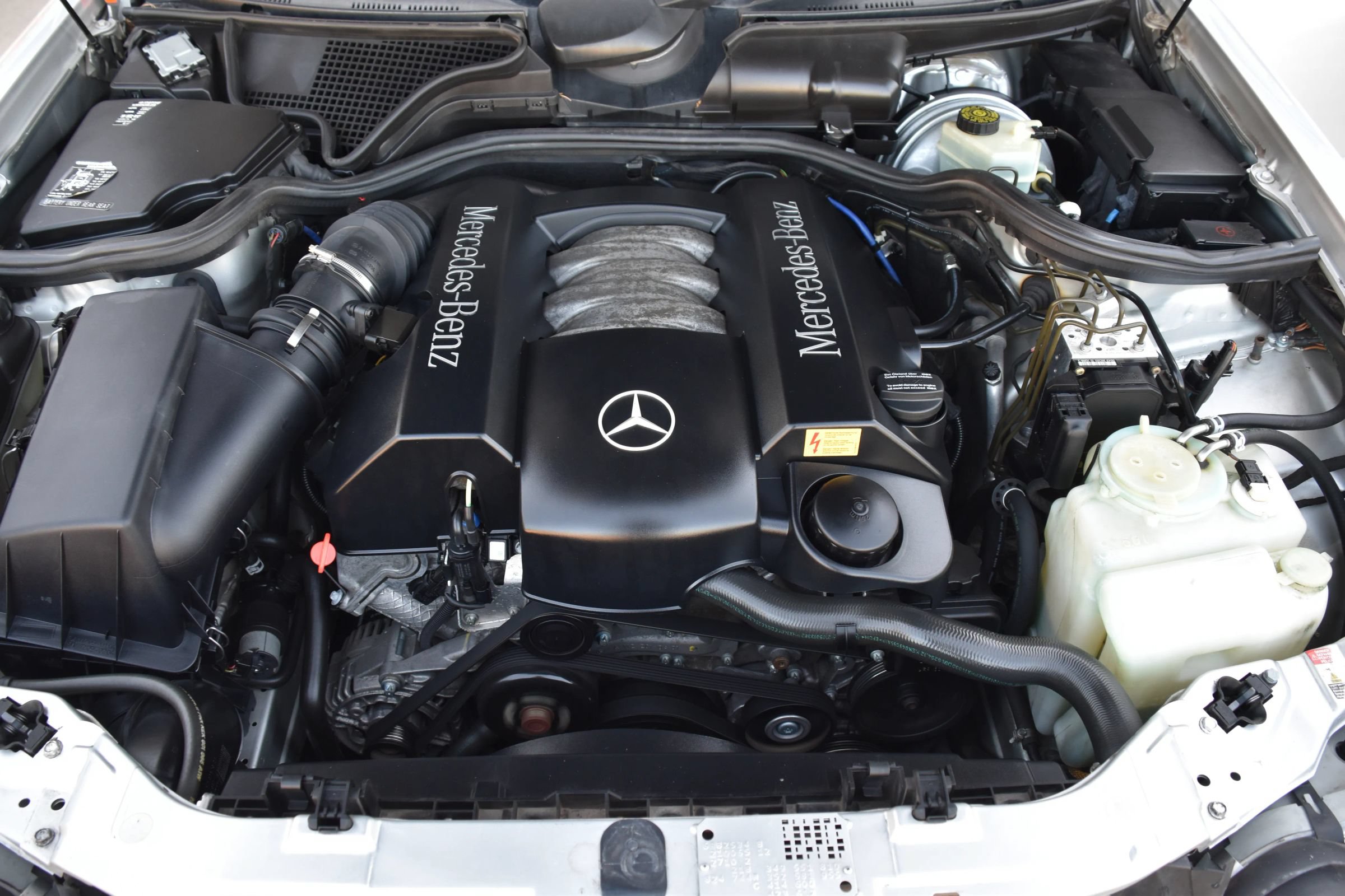 Used 2000 Mercedes-Benz E 320 Sedan image 11