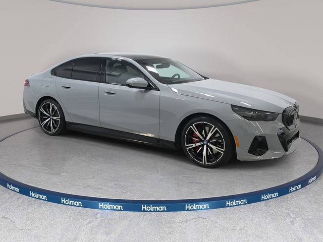 Certified 2025 BMW 550e xDrive w/ Premium Package image 4