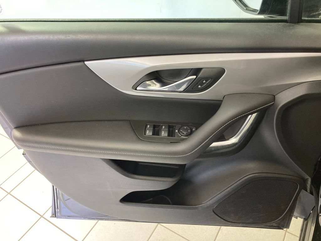 Used 2025 Chevrolet Blazer LT AWD/4WD image 13