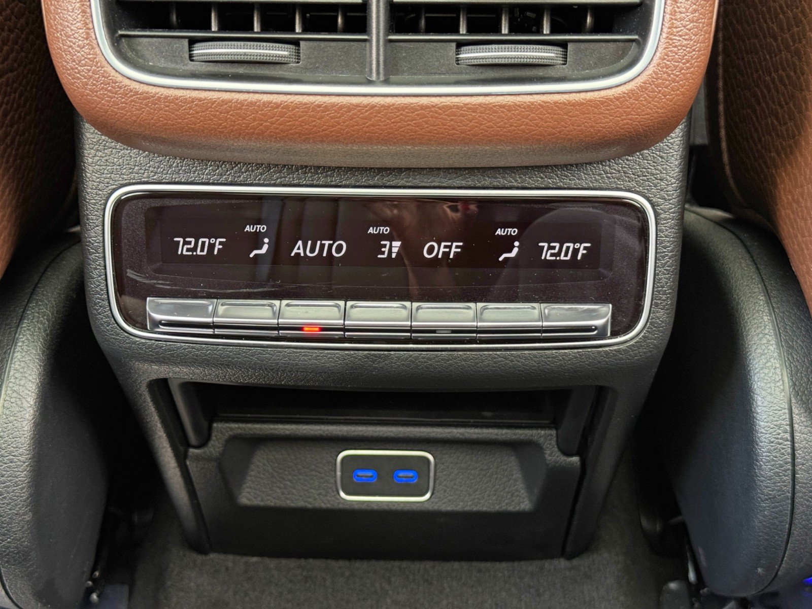 Used 2024 Mercedes-Benz GLE 580 4MATIC w/ 3rd Row Seat Package image 45