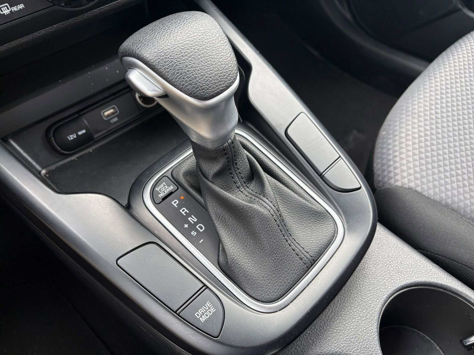 Used 2025 Kia Soul LX w/ LX Technology Package FWD image 38