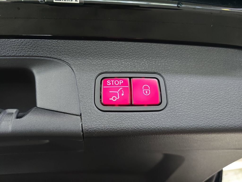 Used 2022 Mercedes-Benz GLS 450 4MATIC image 31