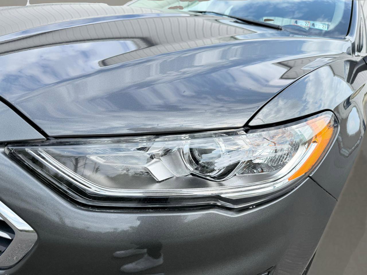 Used 2019 Ford Fusion SE FWD image 12