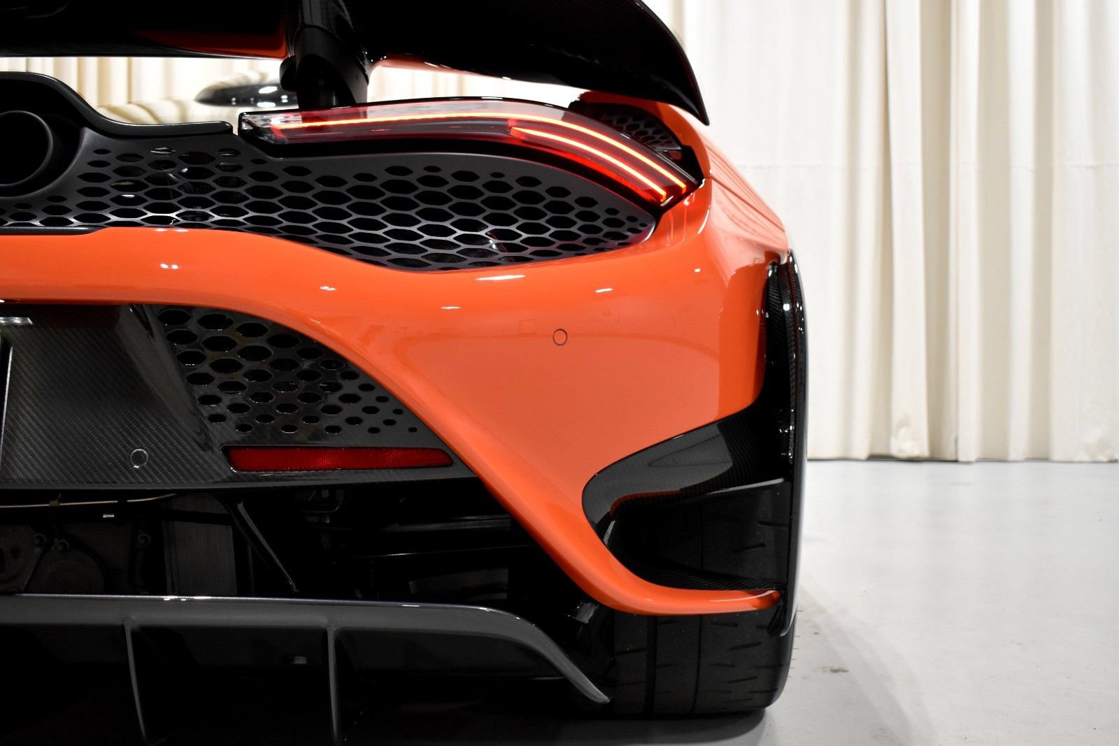 Used 2021 McLaren 765LT RWD image 17