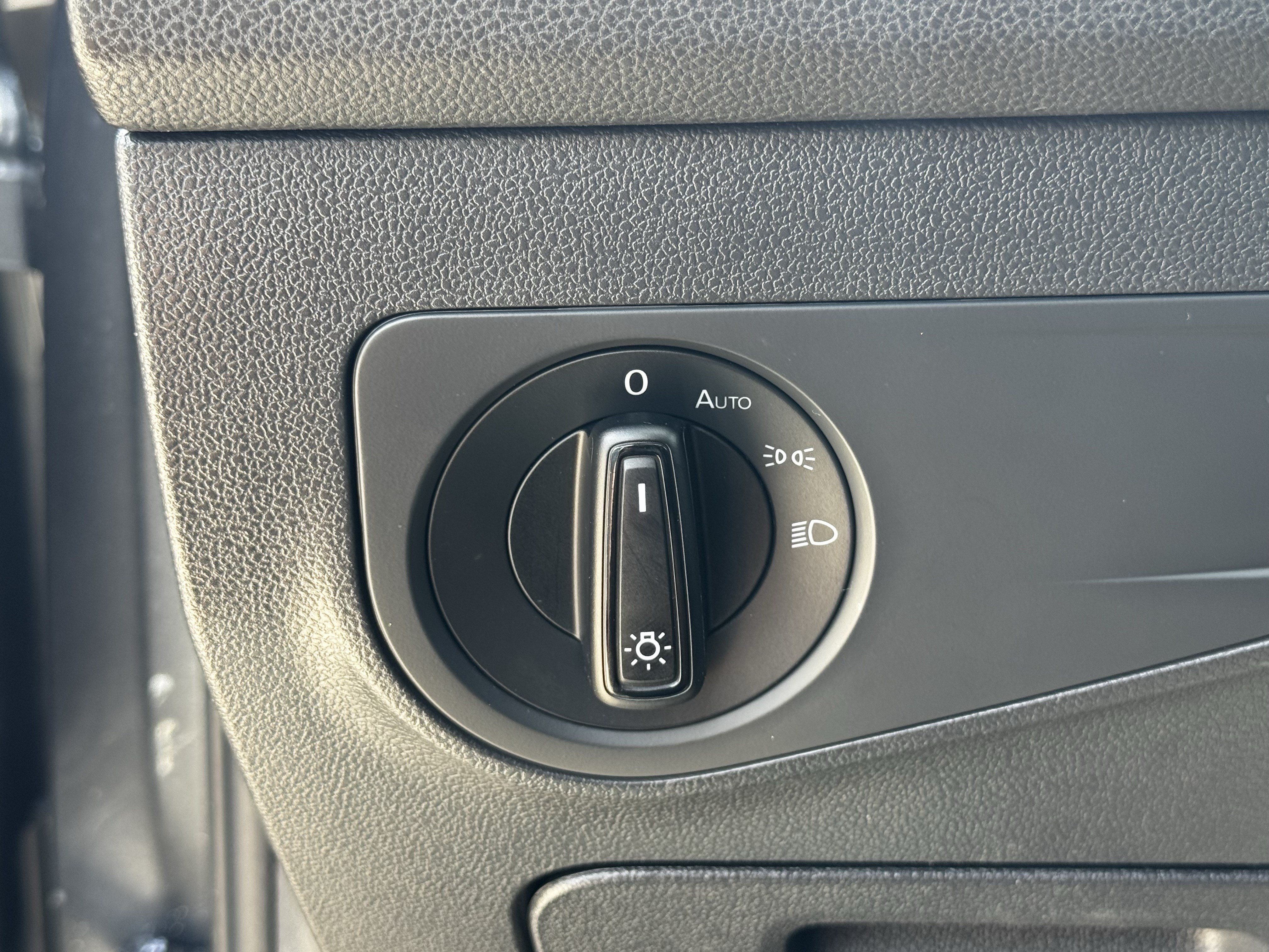 Used 2019 Volkswagen Tiguan S FWD image 24
