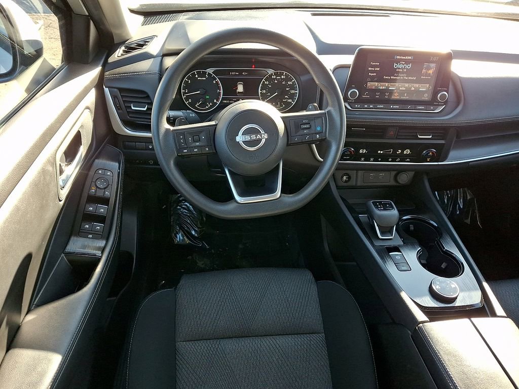 Used 2024 Nissan Rogue SV image 12