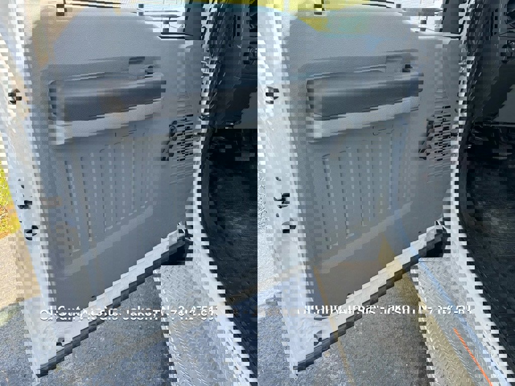 Used 2012 Ford F550 2WD Regular Cab Super Duty w/ Payload Upgrade Pkg image 21