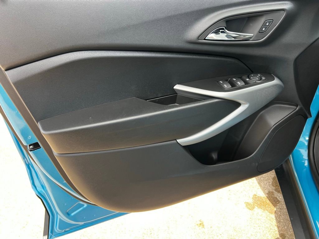 New 2026 Chevrolet Trax RS w/ Sunroof Package image 23