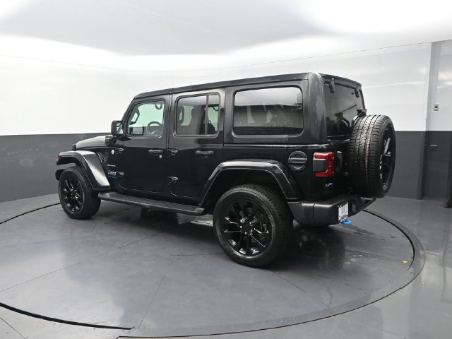 Used 2023 Jeep Wrangler Unlimited Sahara w/ Cold Weather Group AWD/4WD image 7