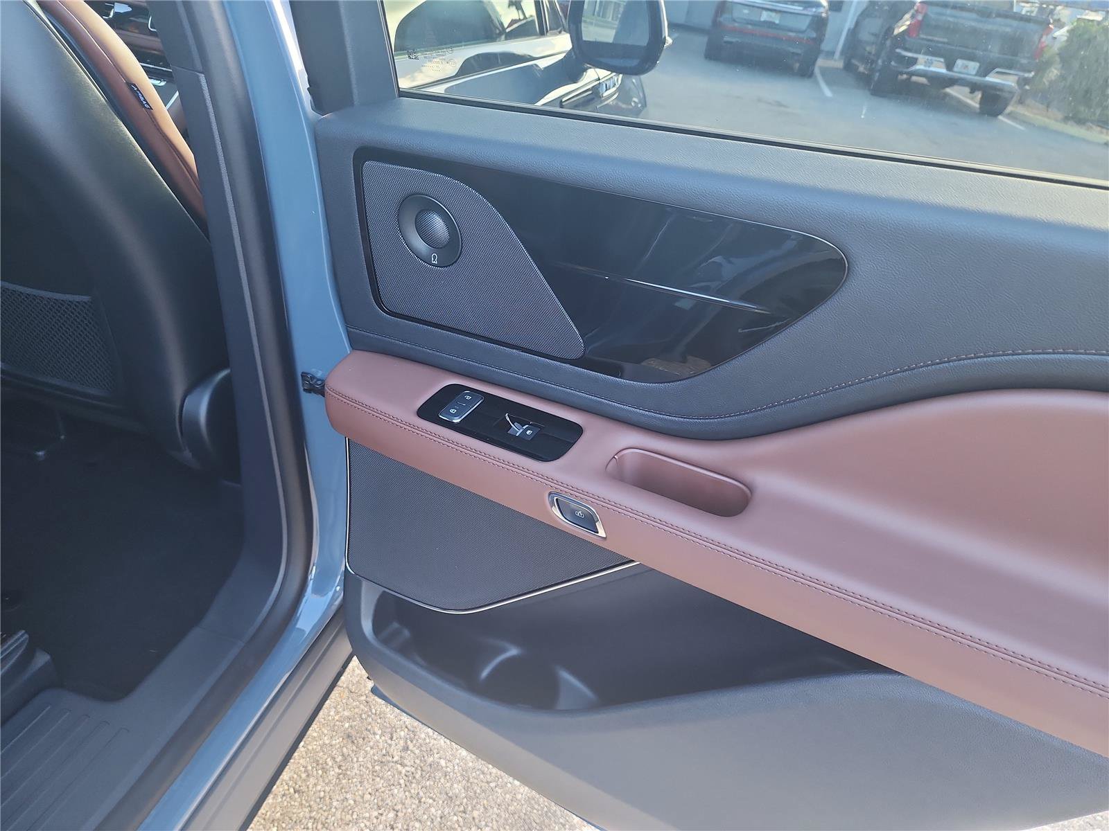 New 2027 Lincoln Aviator Reserve w/ Jet Appearance Package RWD image 22