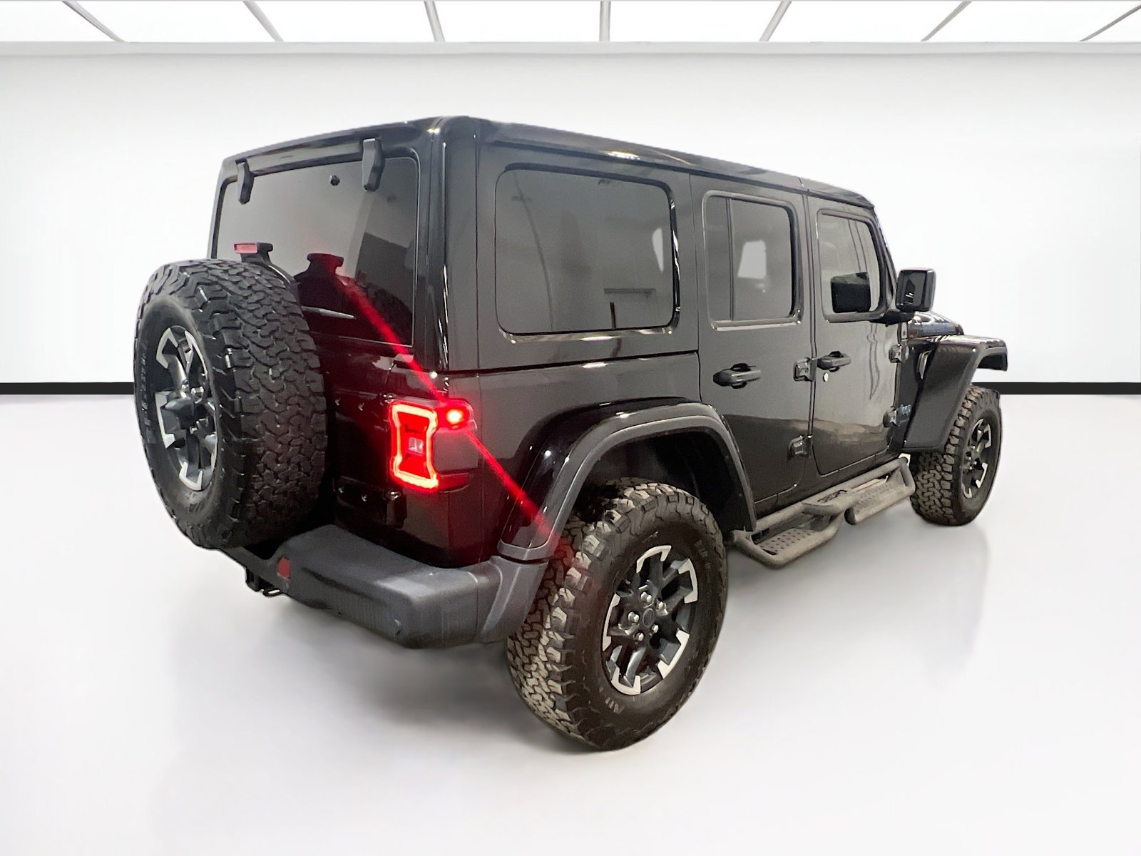 Used 2024 Jeep Wrangler Unlimited Rubicon 4xe AWD/4WD image 4