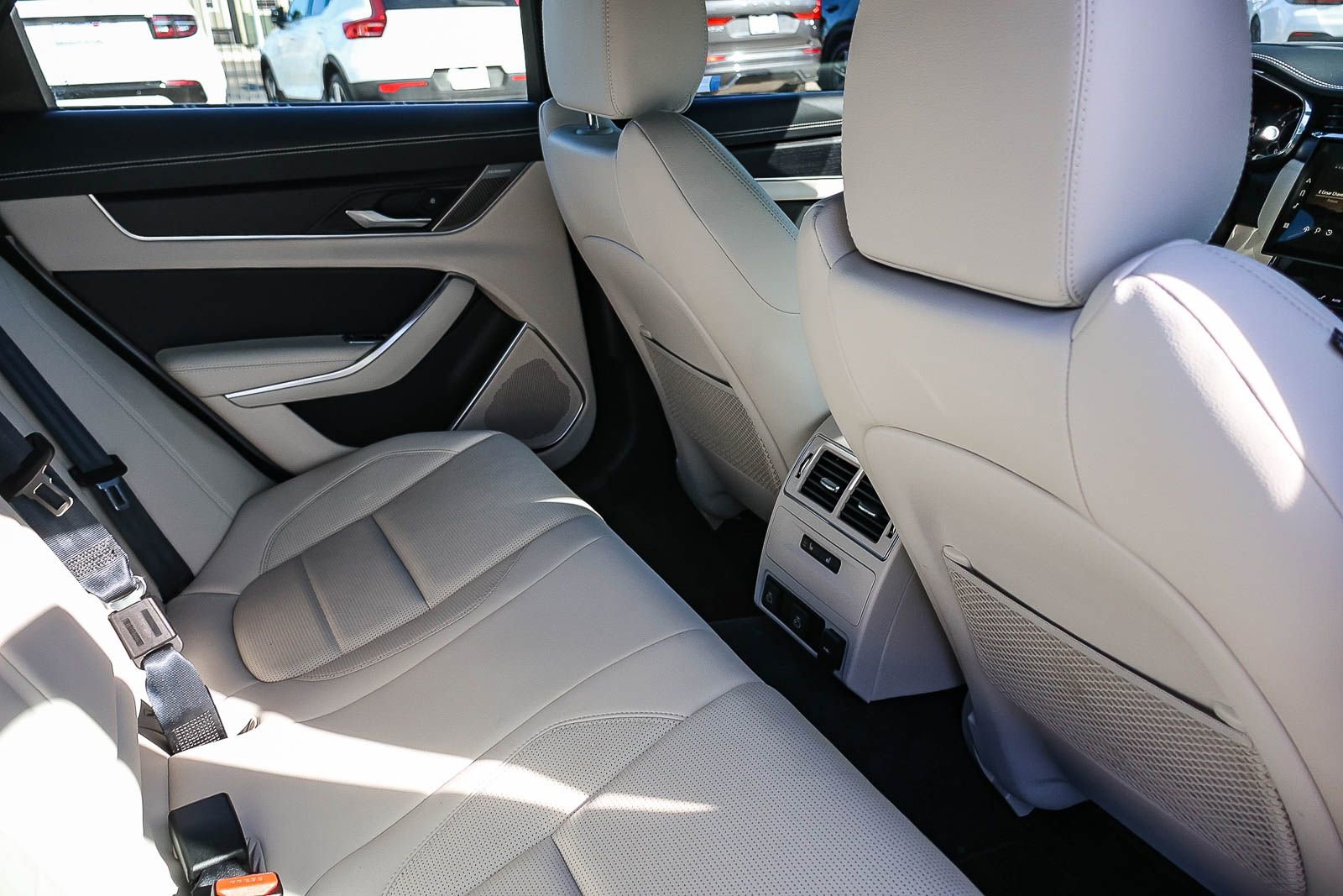 Used 2024 Jaguar XF R-Dynamic SE image 20