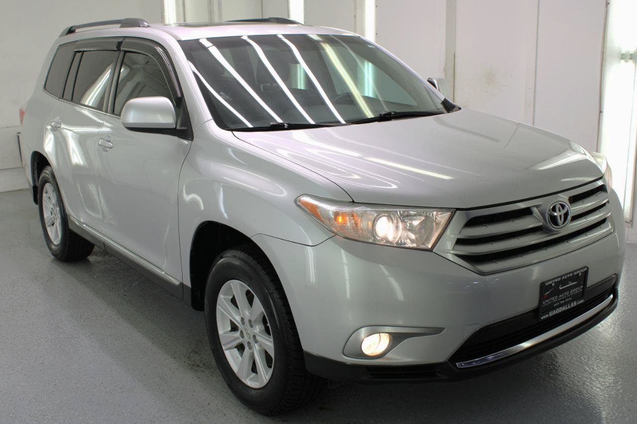 Used 2011 Toyota Highlander SE w/ Tow Pkg FWD image 12
