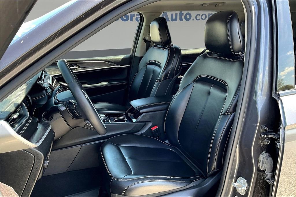Used 2023 Jeep Grand Cherokee L Limited AWD/4WD image 21