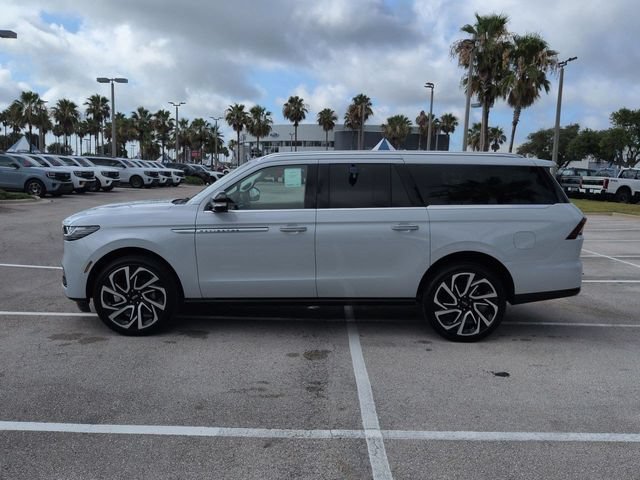 New 2026 Lincoln Navigator L Reserve AWD/4WD image 7