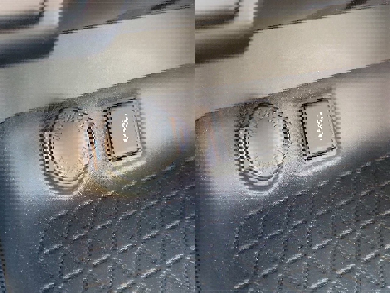 Used 2020 Toyota RAV4 XLE image 30