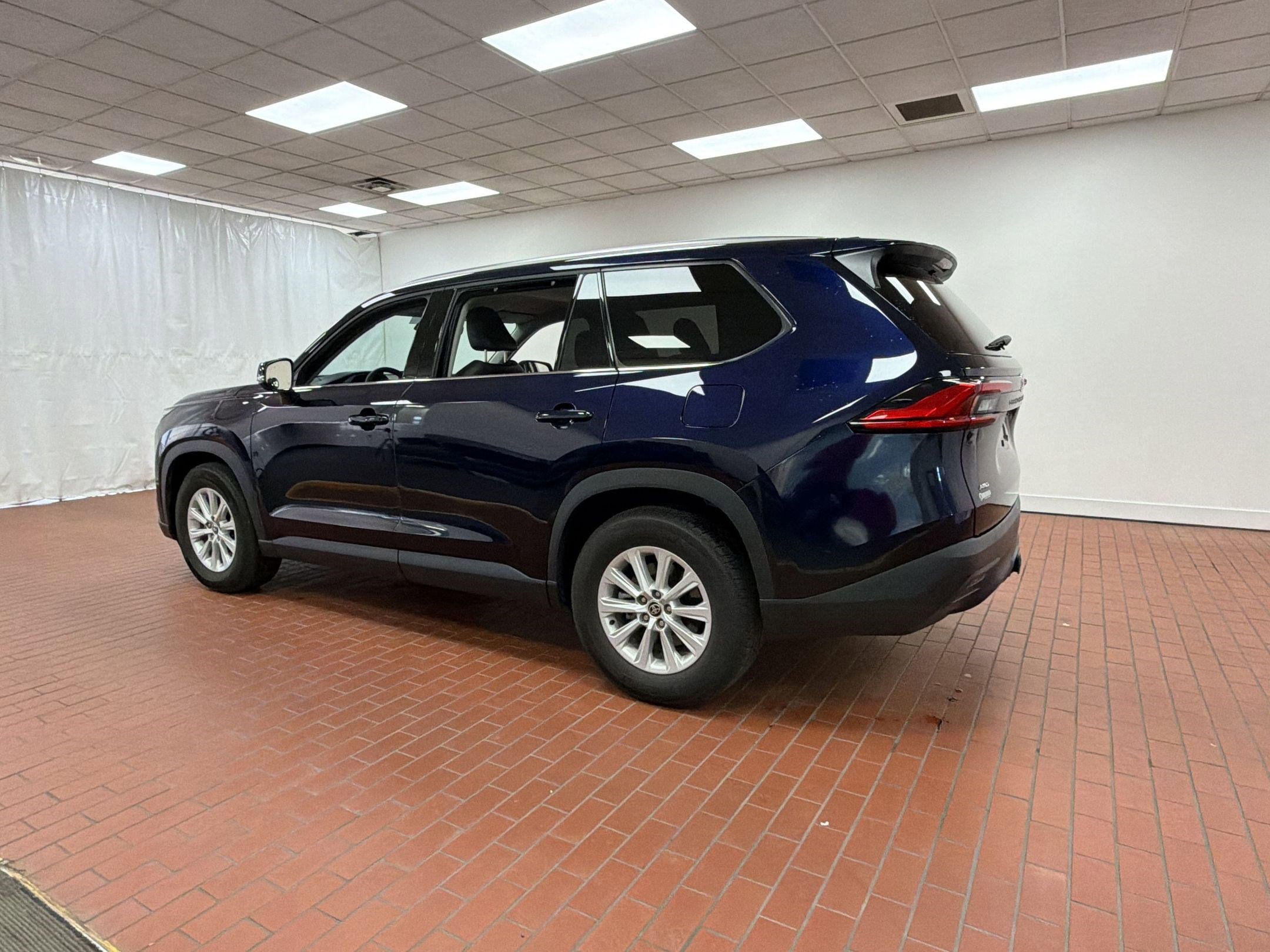 Used 2024 Toyota Grand Highlander Limited image 3