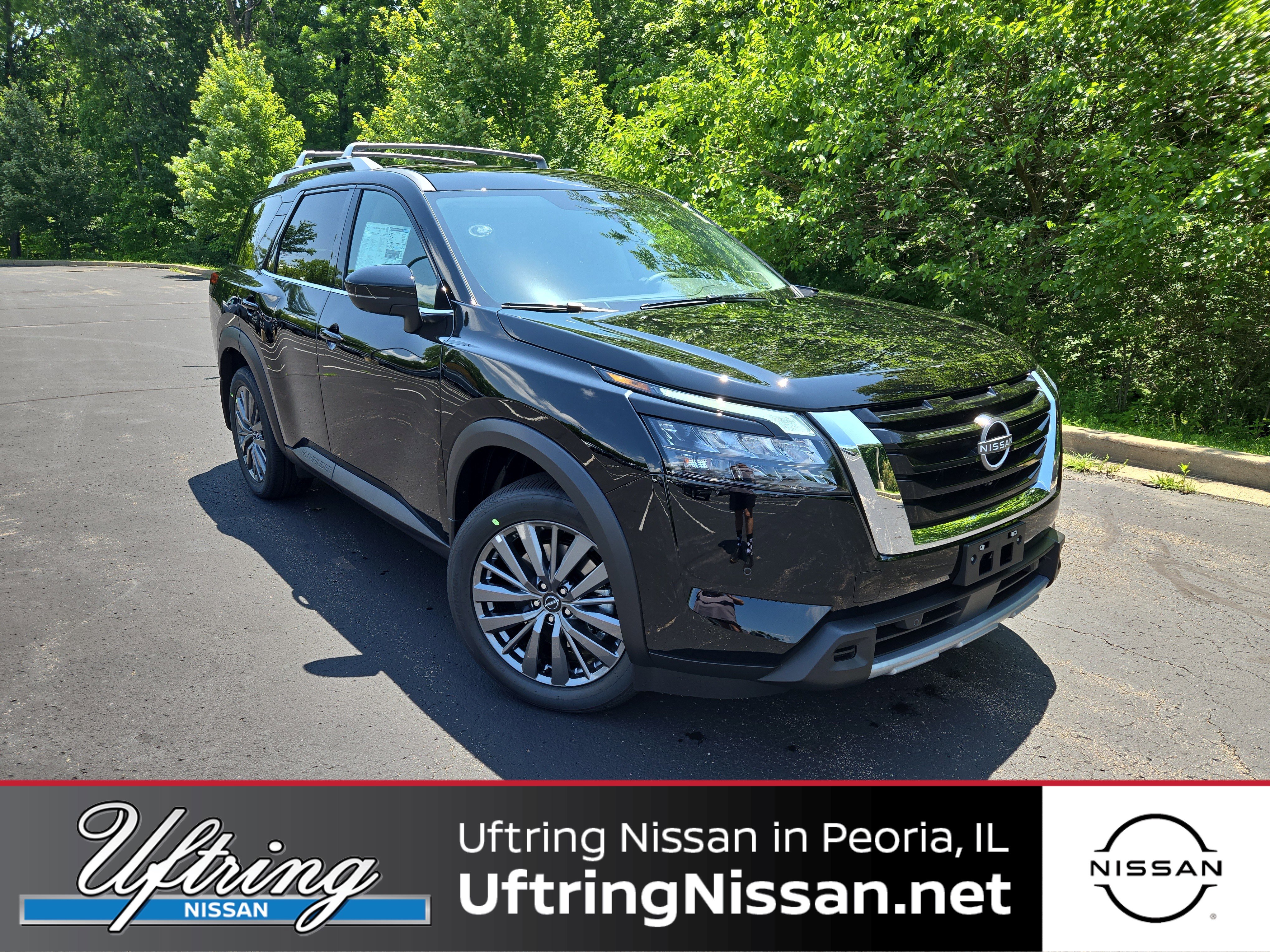 New 2025 Nissan Pathfinder SL w/ SL Premium Package