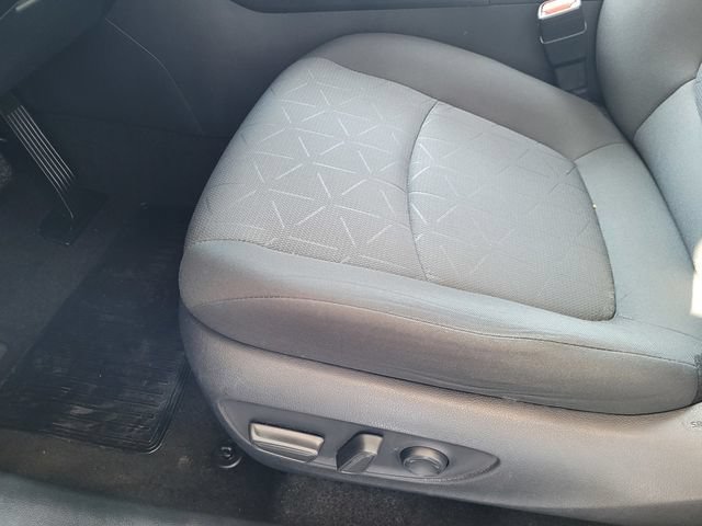 Used 2020 Toyota RAV4 XLE w/ Convenience Package FWD image 16