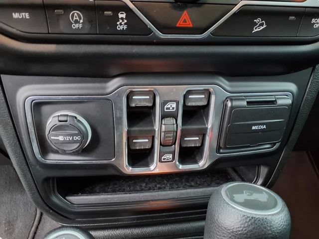 Used 2020 Jeep Wrangler Unlimited Sahara AWD/4WD image 26