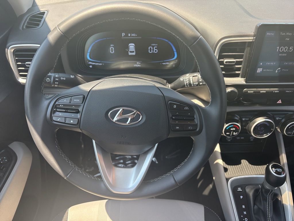 Used 2025 Hyundai Venue SEL FWD image 18