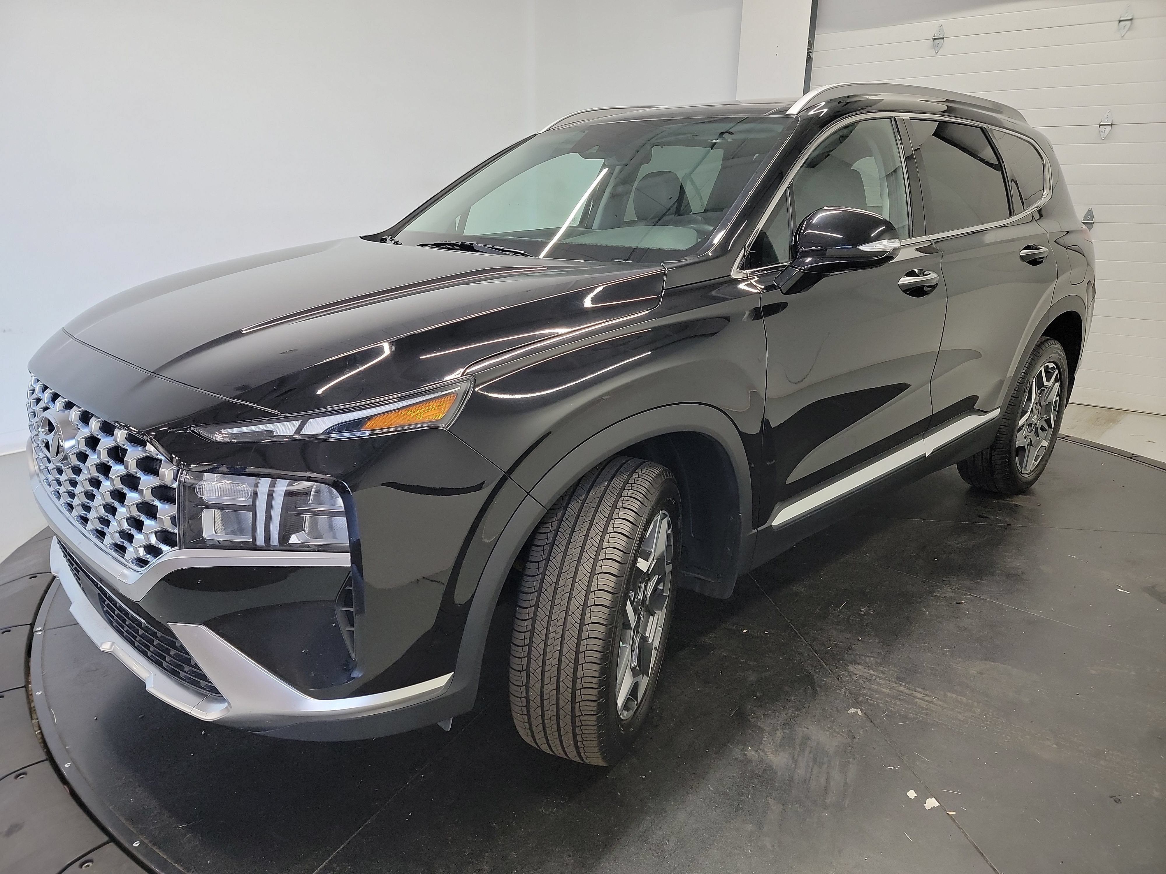 Used 2022 Hyundai Santa Fe SEL Premium w/ Cargo Package AWD/4WD image 3