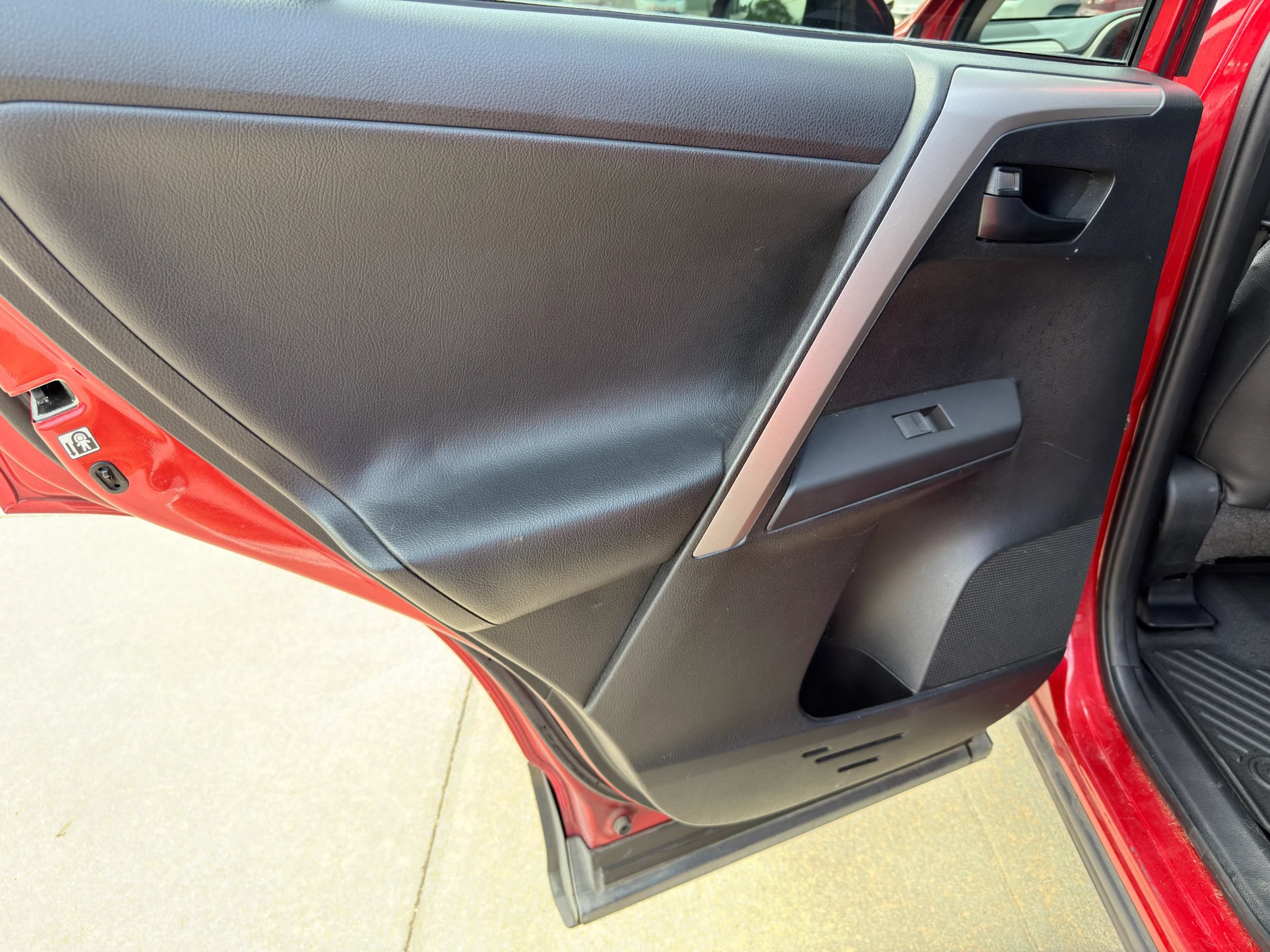 Used 2017 Toyota RAV4 LE FWD image 25