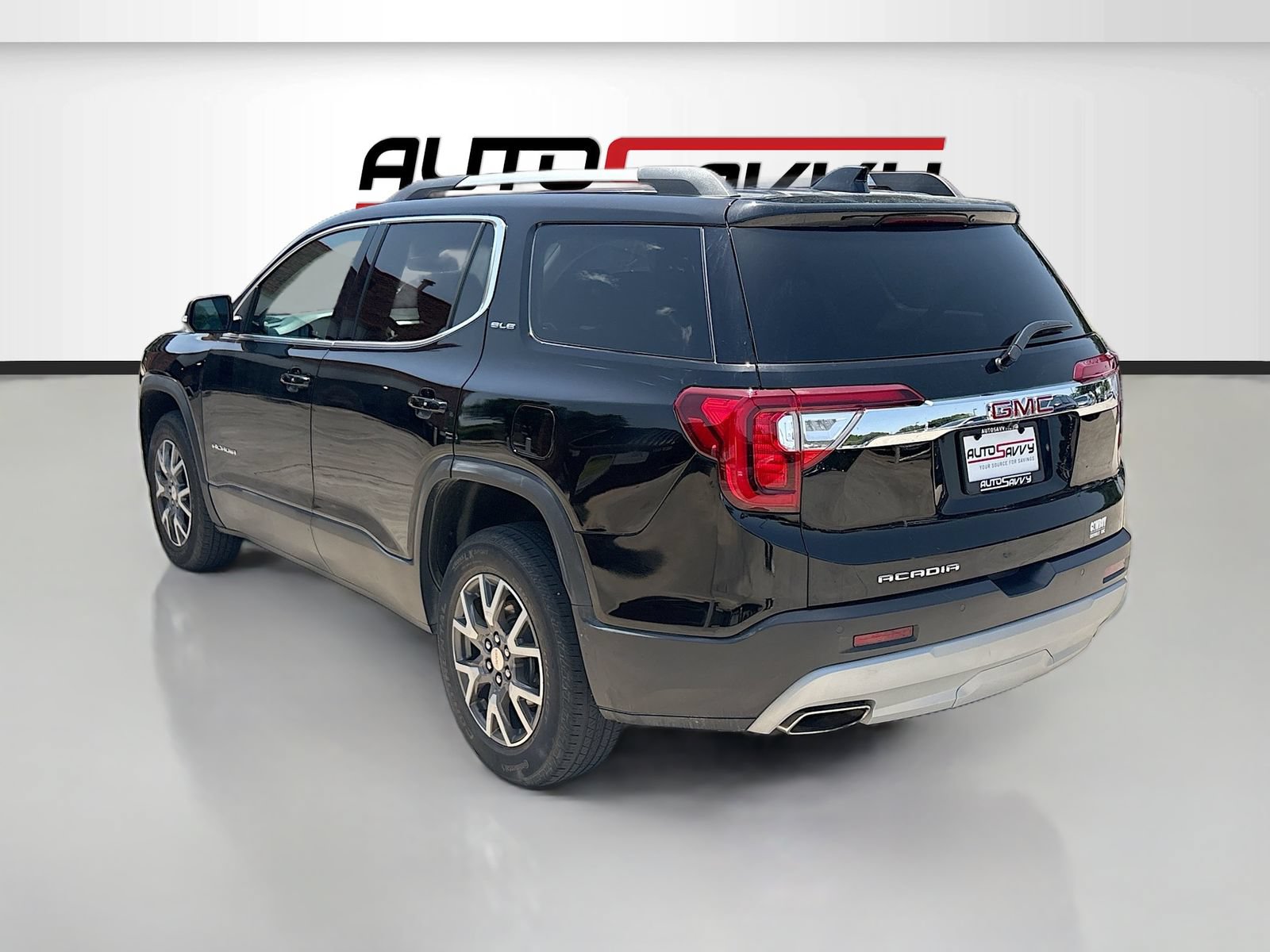 Used 2023 GMC Acadia SLE w/ Driver Convenience Package FWD image 5