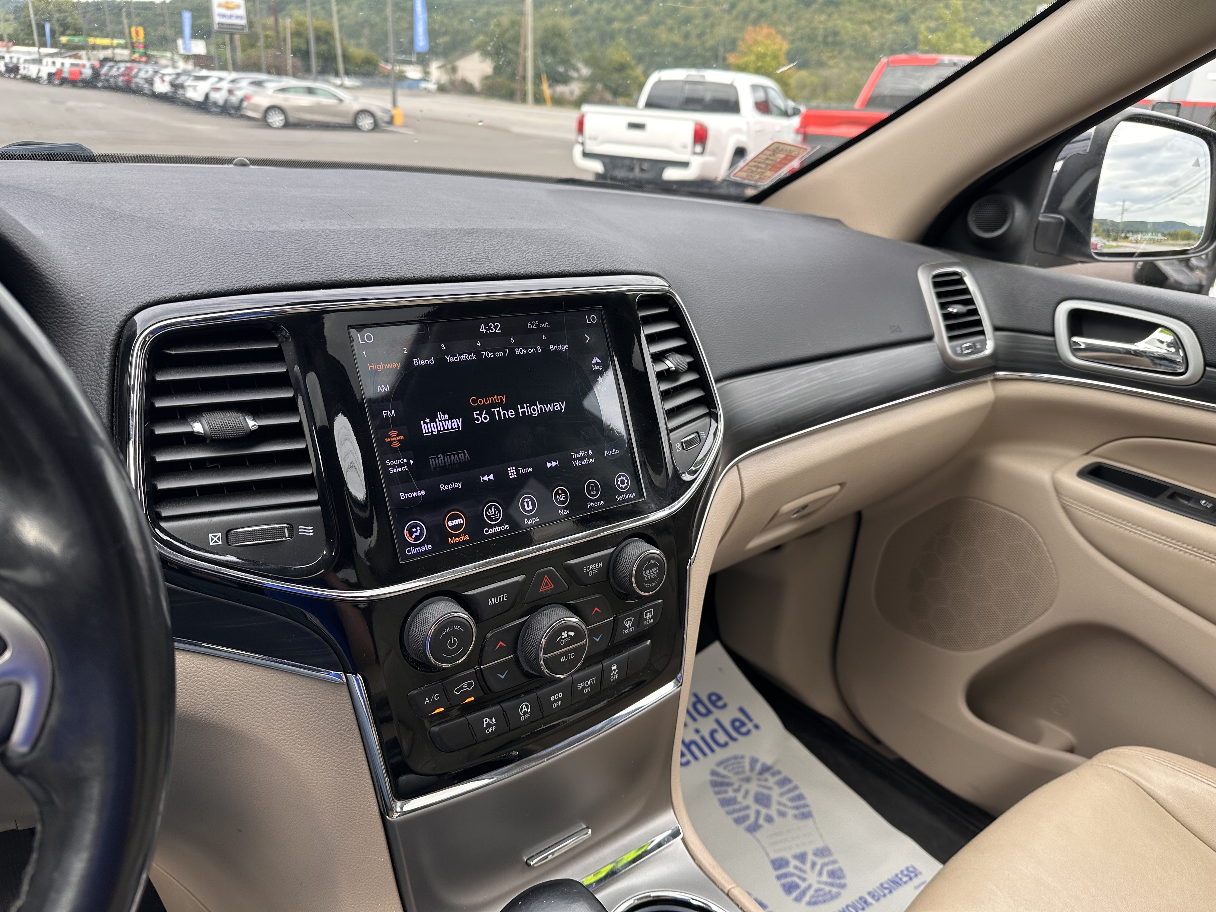 Used 2020 Jeep Grand Cherokee Limited w/ Premium Lighting Group AWD/4WD image 23