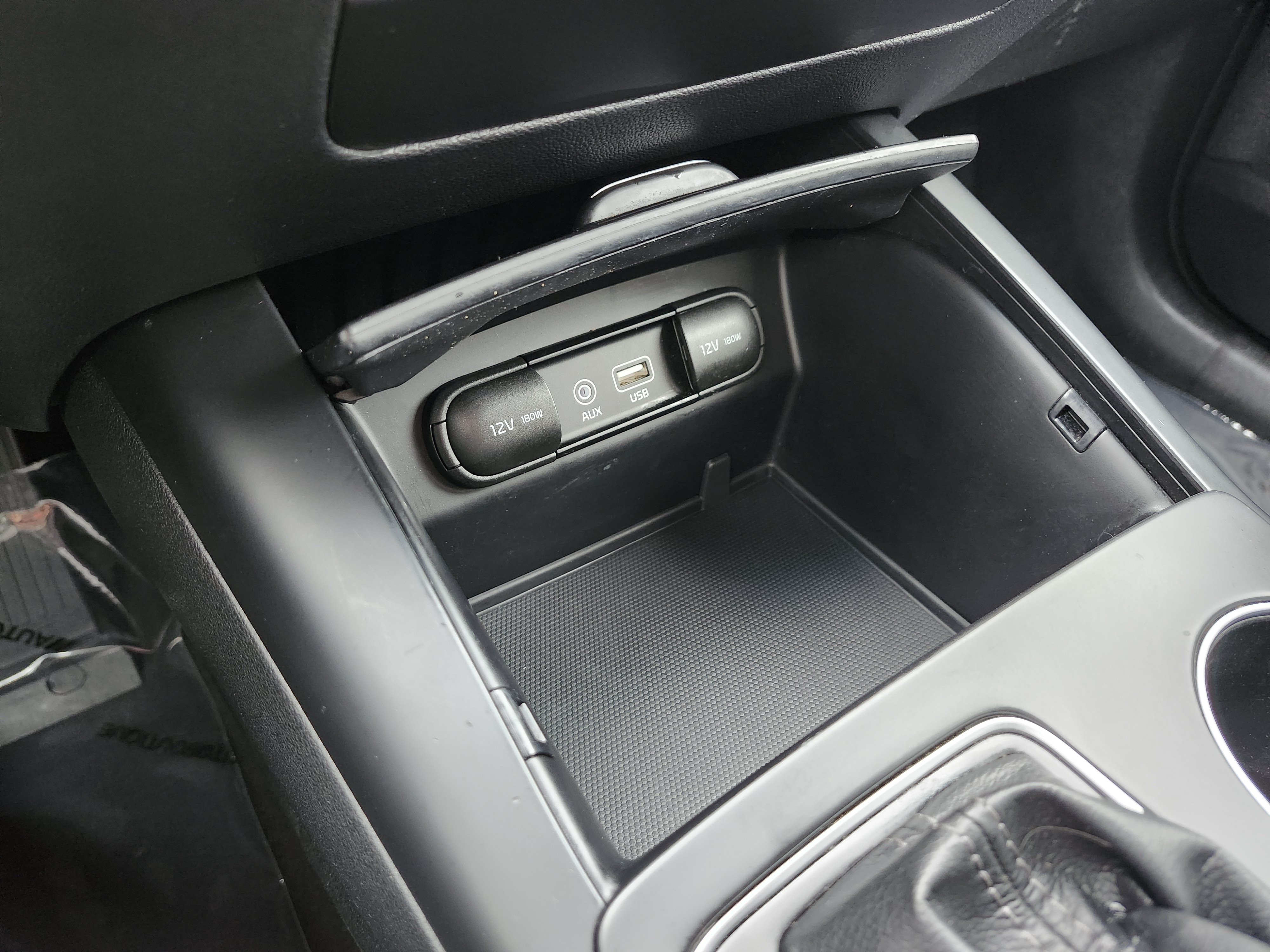 Used 2019 Kia Sorento L FWD image 7