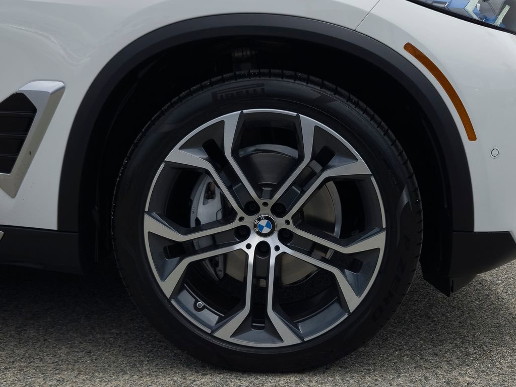 Certified 2024 BMW X5 xDrive40i w/ Premium Package AWD/4WD image 7